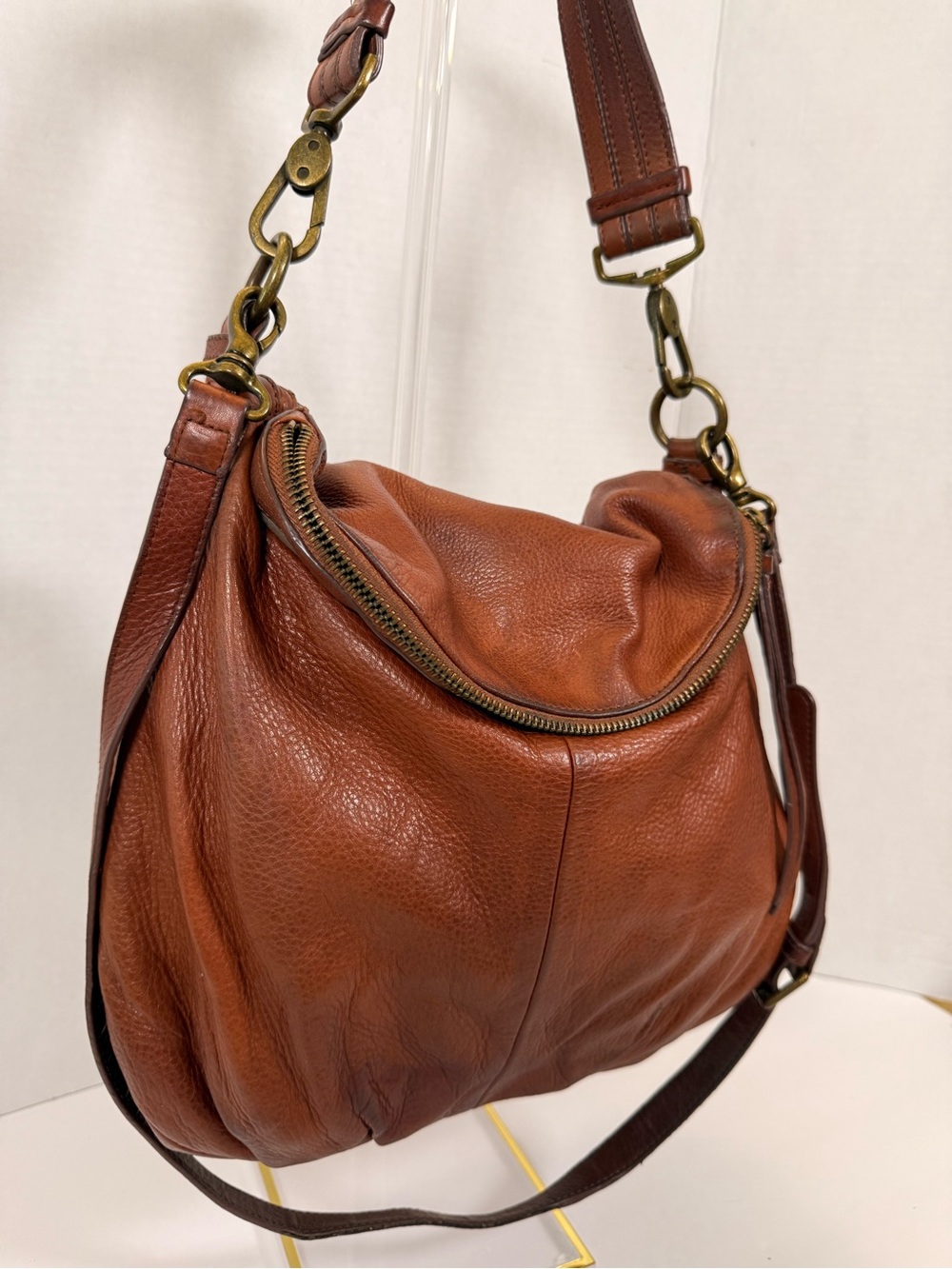 Classic Leather Shoulder Bag in Chestnut Brown